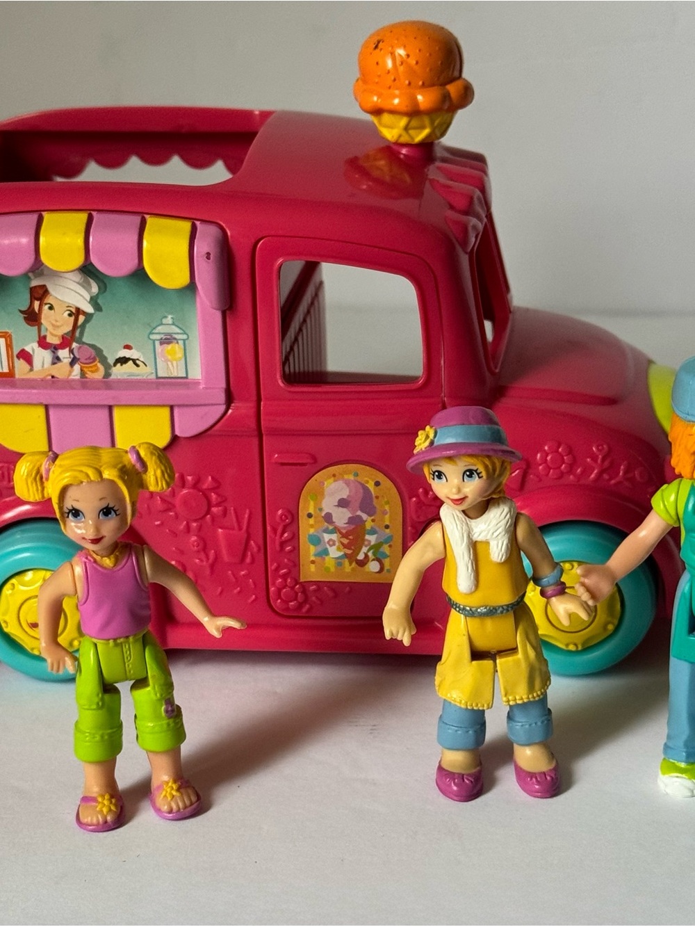 Fisher Price Sweet Streets Ice Cream Truck Playset Driver & Friends